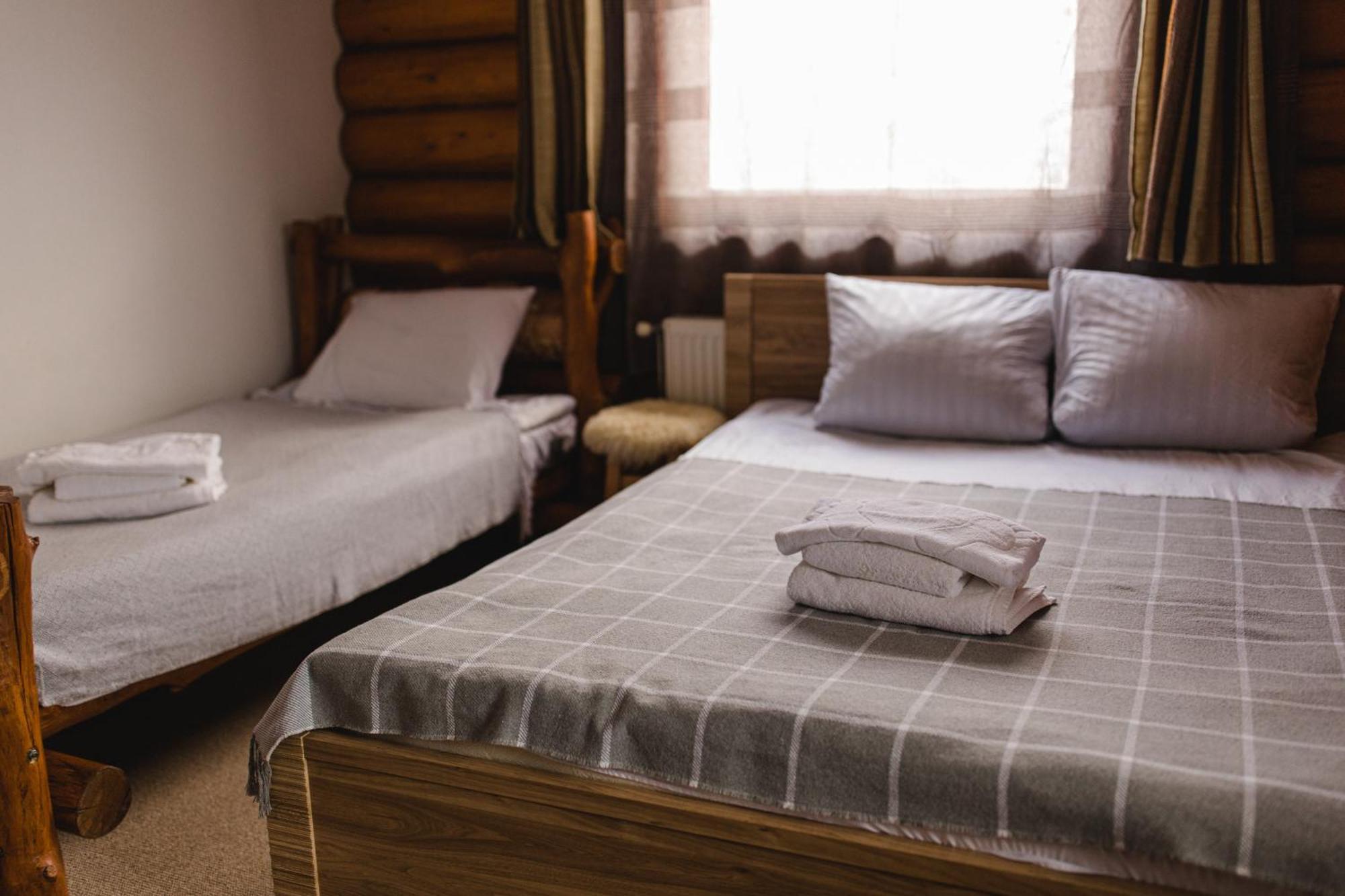 Kolyba Opryshkiv Nizhneye Selishche Quarto foto